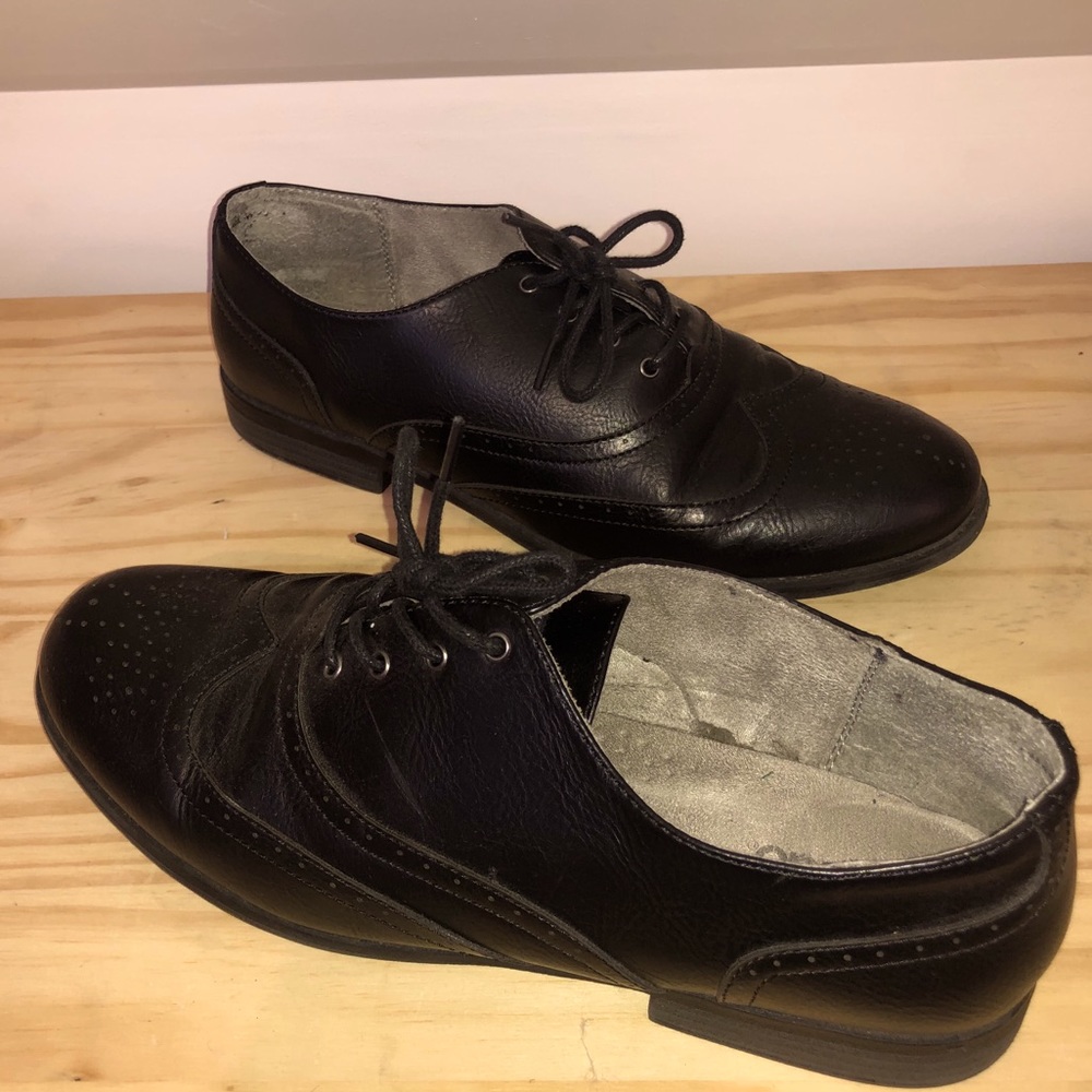 black oxford lace up shoes MENS: 8.5 WOMENS: 10